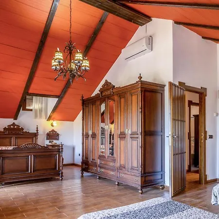 Pet Friendly In With Kitchenette Holiday home *