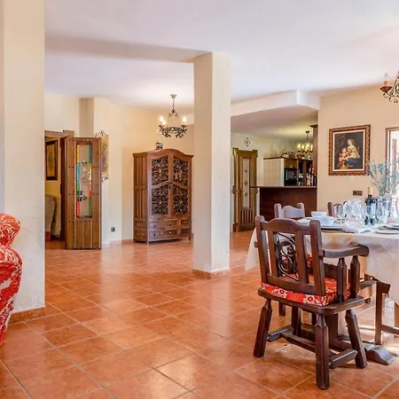 Pet Friendly In With Kitchenette