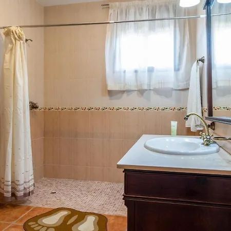 Pet Friendly In With Kitchenette Lucena