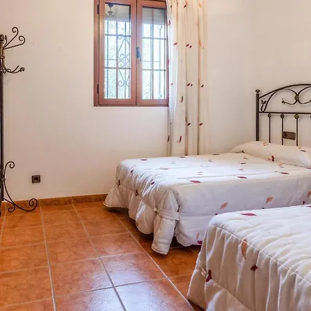 Pet Friendly In With Kitchenette * Lucena